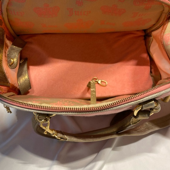 JUICY COUTURE Vtg Pink Velour Pet Carrier Gold Leather Base/Straps Metal Charms - Picture 8 of 12